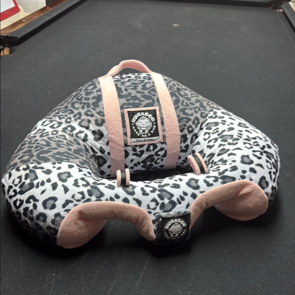 HUGABOO Infant Sitting Chair - Pink Snow
Leopard. Great condition